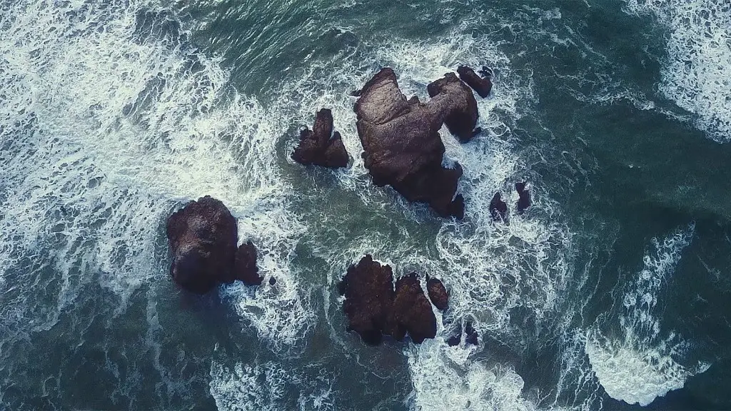 Does the red sea have islands?